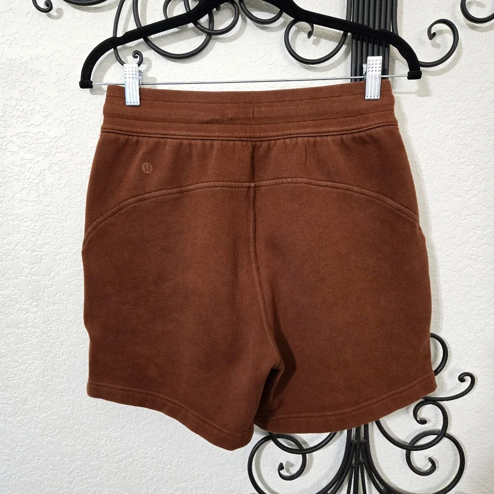 LULULEMON Scuba Shorts | 6‎